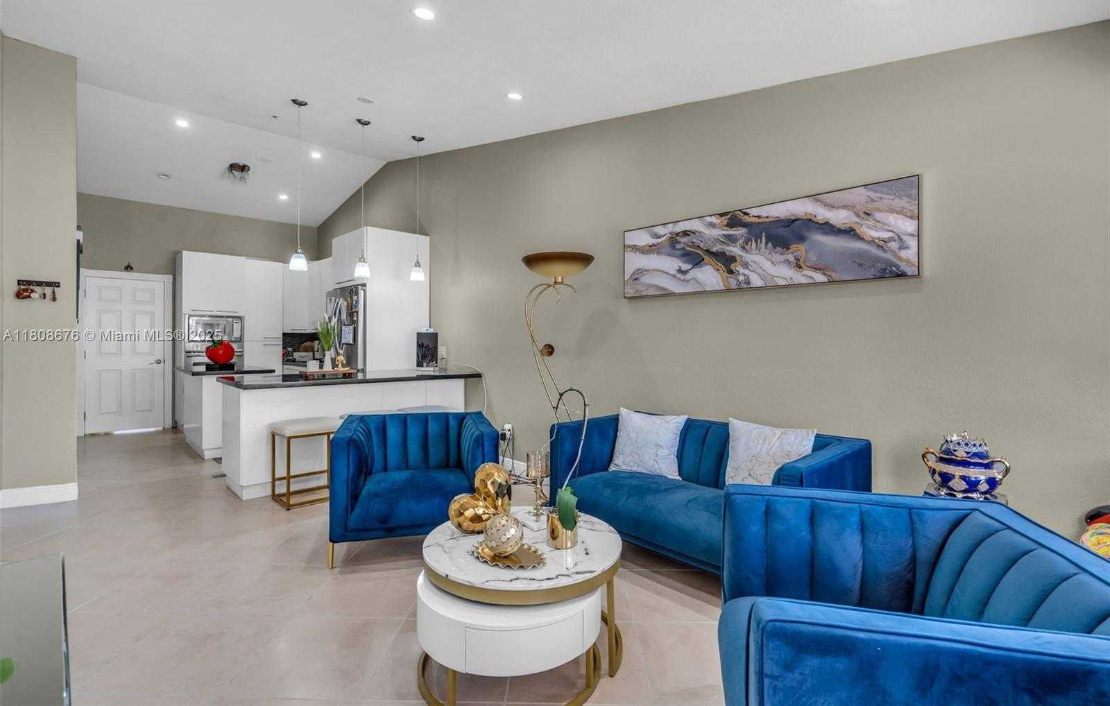 Small Image of 11562 NORTH WEST 87TH PL, Hialeah Gardens Number 4