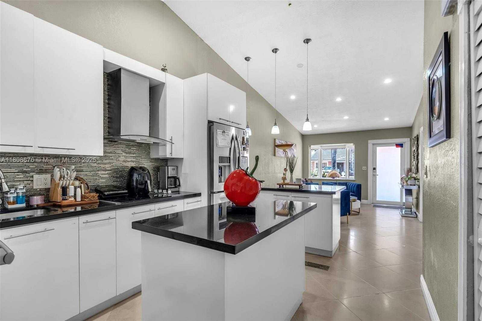 Small Image of 11562 NORTH WEST 87TH PL, Hialeah Gardens Number 8