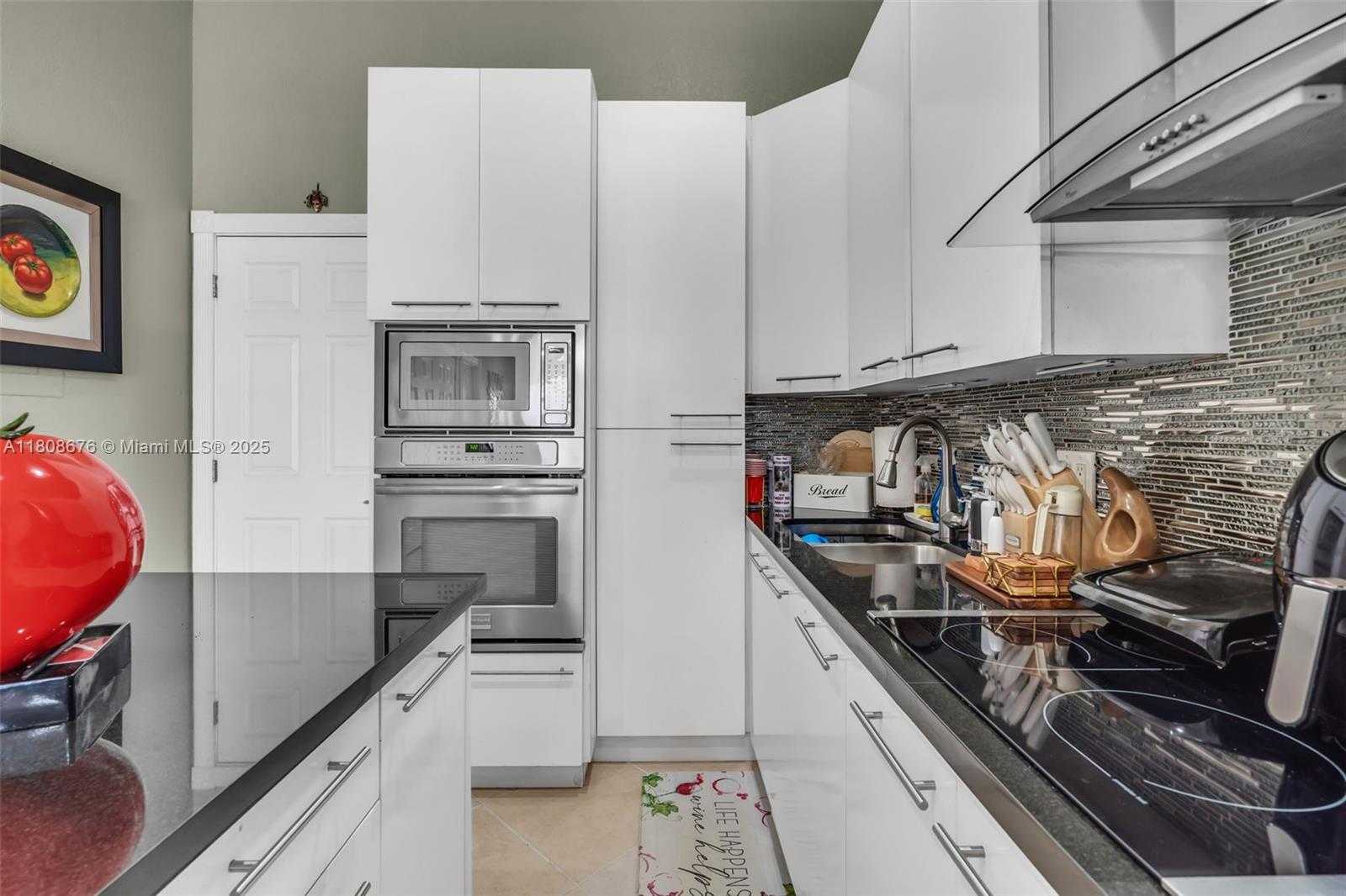 Small Image of 11562 NORTH WEST 87TH PL, Hialeah Gardens Number 9
