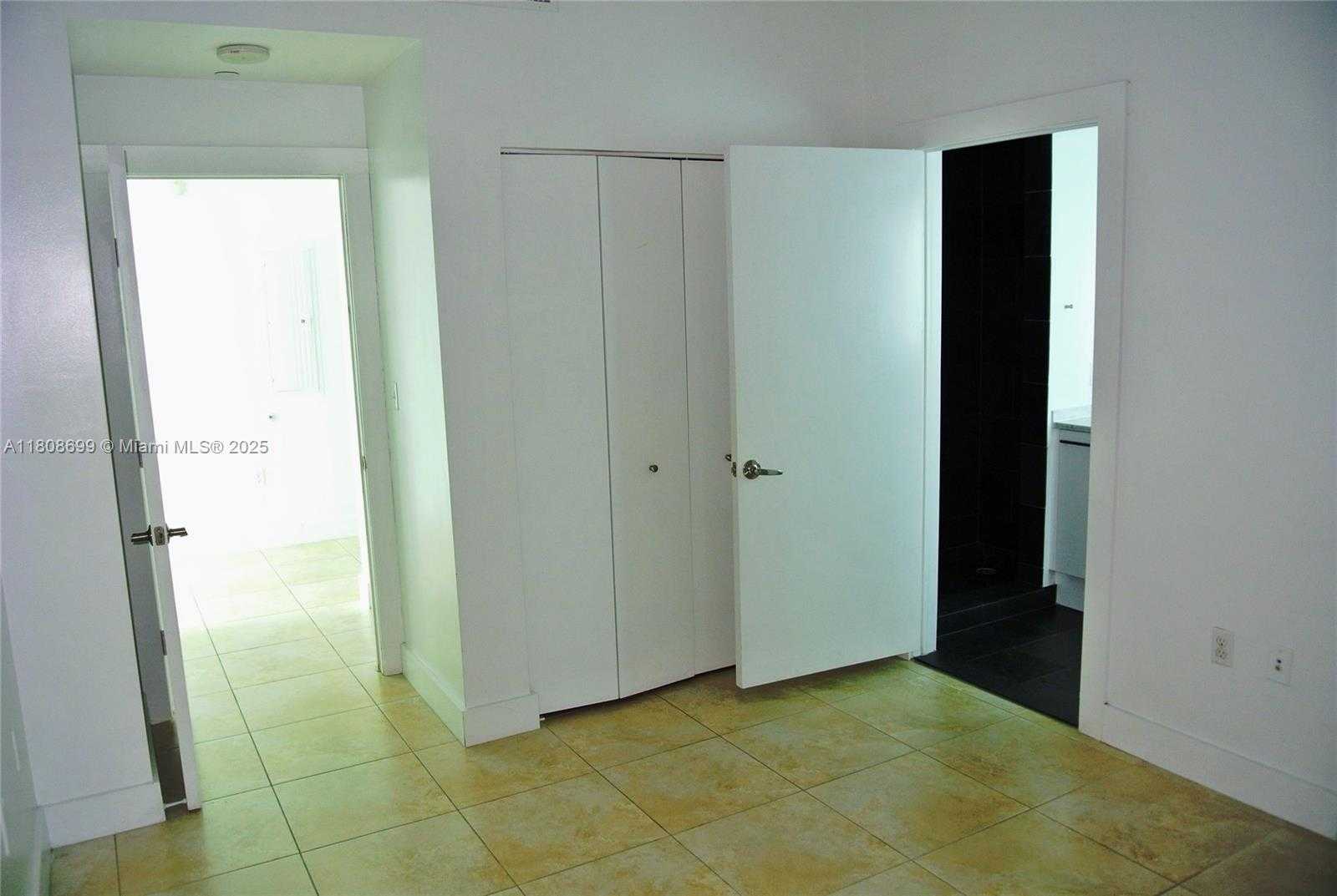 Small Image of Miami Number 22