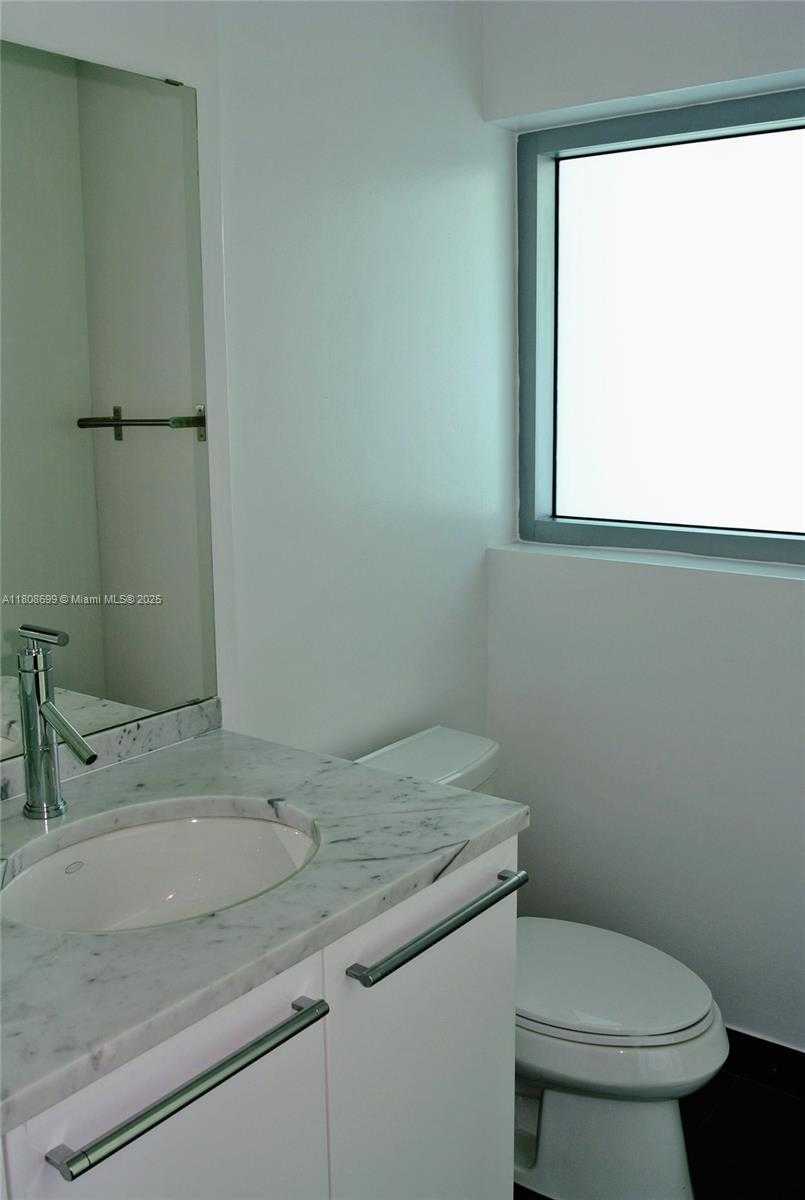 Small Image of Miami Number 25