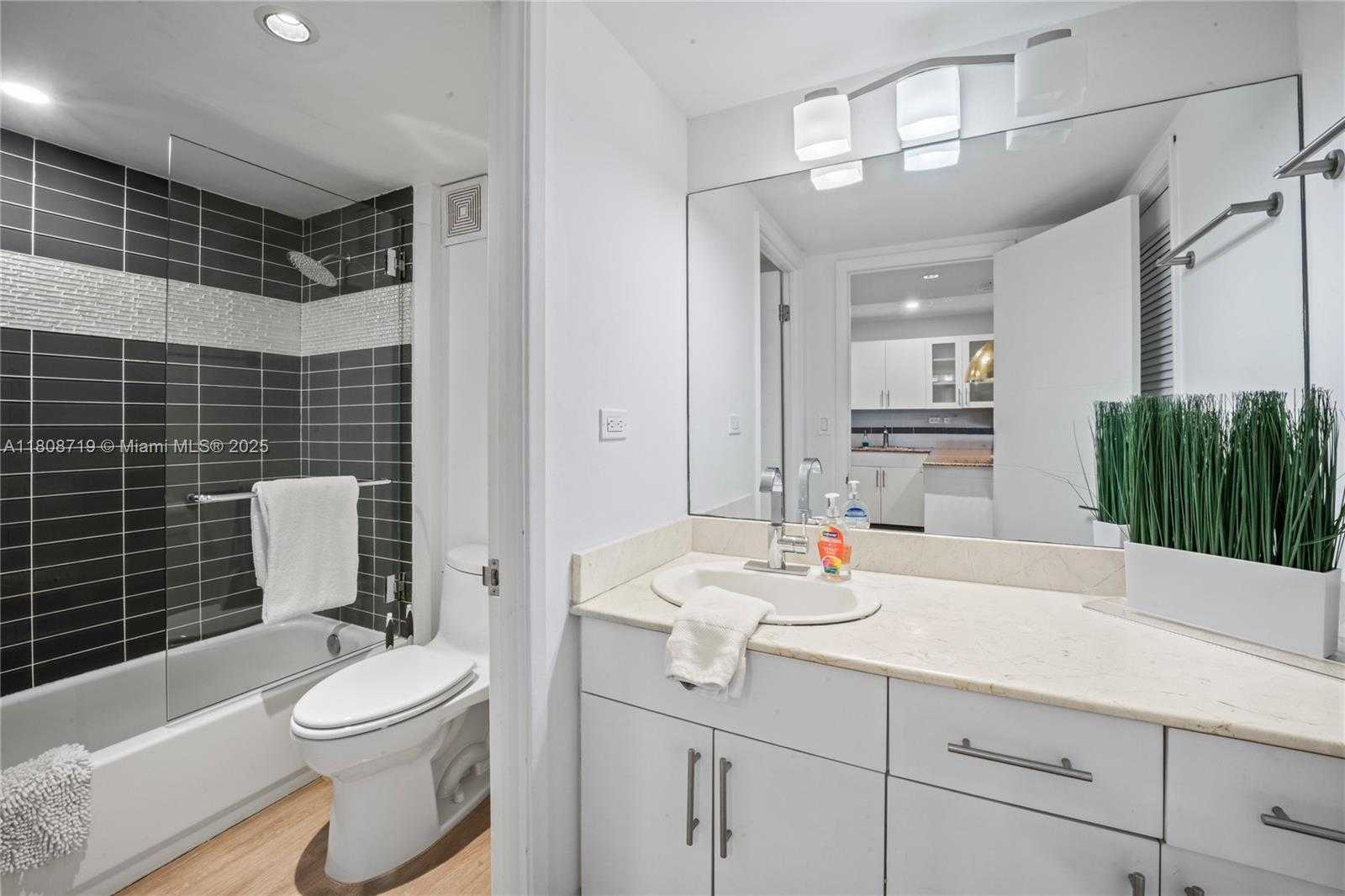 Small Image of 2301 COLLINS AVE #720, Miami Beach Number 10