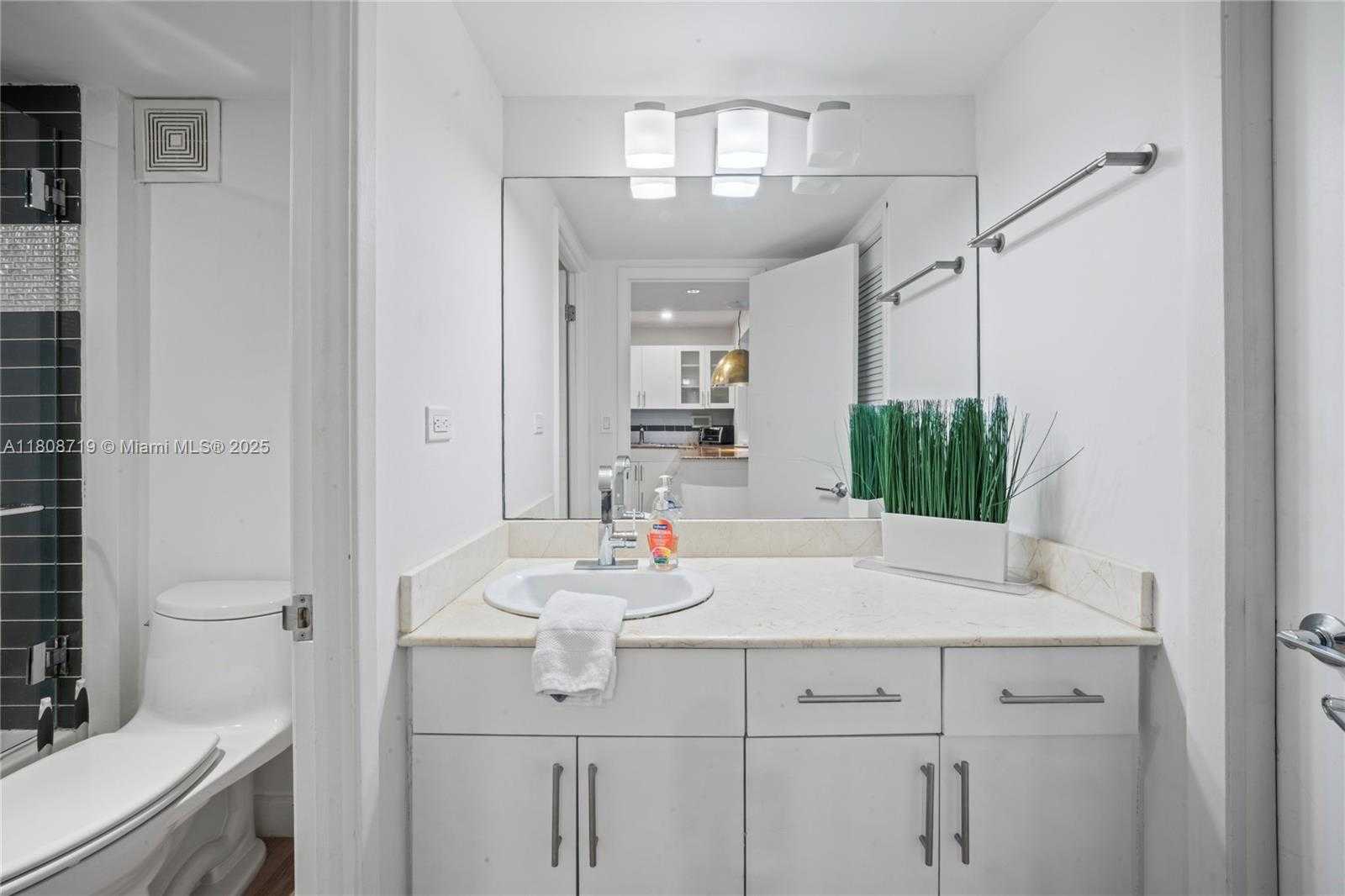 Small Image of 2301 COLLINS AVE #720, Miami Beach Number 11
