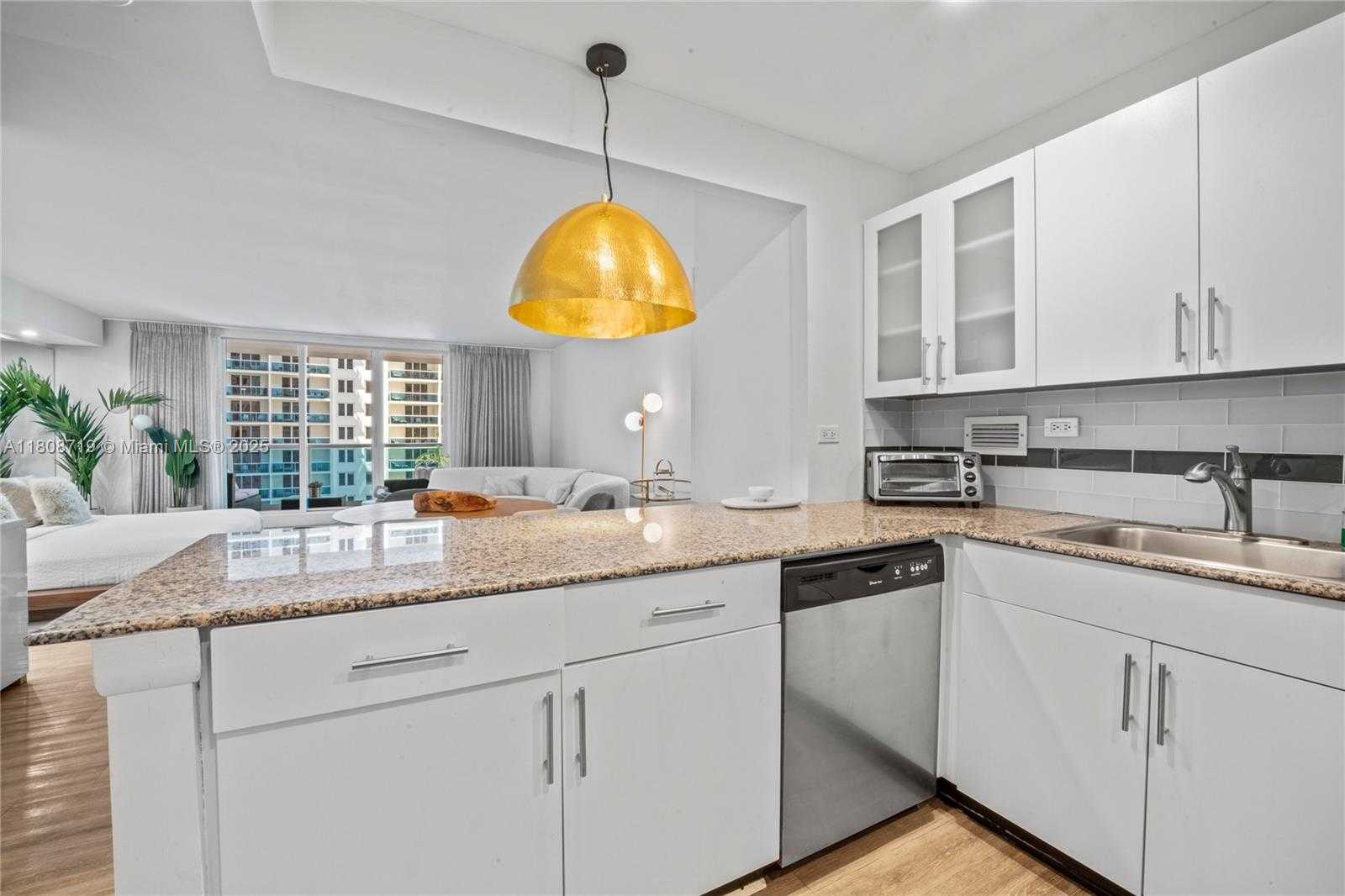 Small Image of 2301 COLLINS AVE #720, Miami Beach Number 3