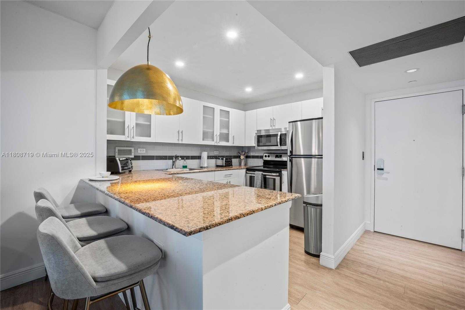 Small Image of 2301 COLLINS AVE #720, Miami Beach Number 4
