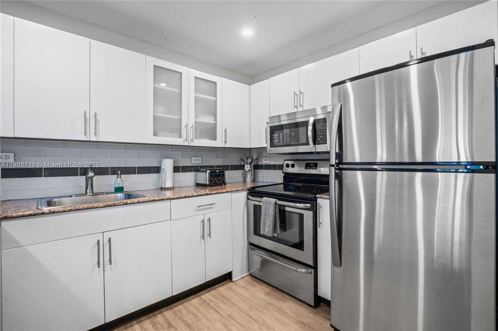 Small Image of 2301 COLLINS AVE #720, Miami Beach Number 6
