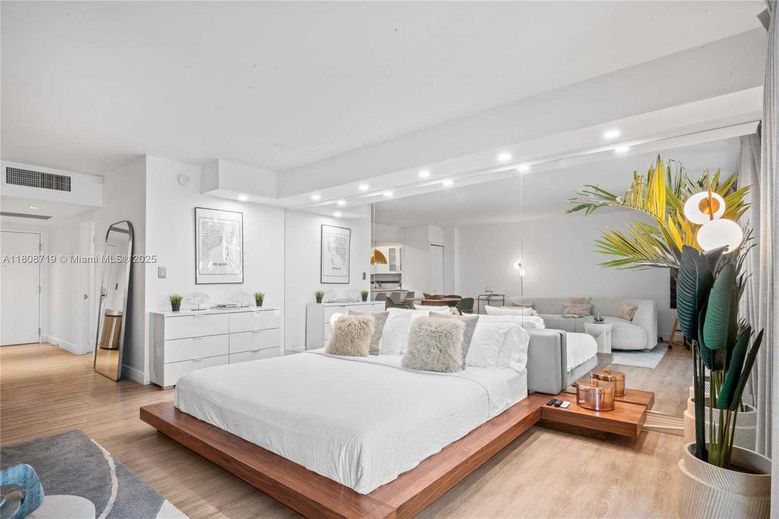 Small Image of 2301 COLLINS AVE #720, Miami Beach Number 8