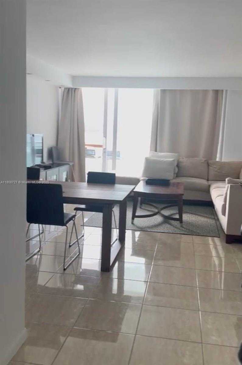 Small Image of 1000 WEST AVE #314, Miami Beach Number 2