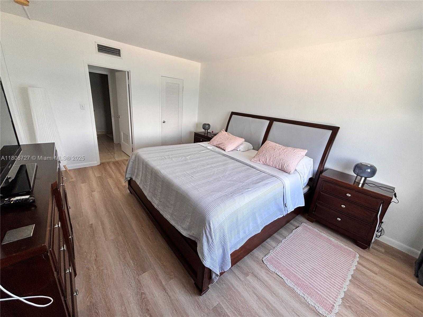 Small Image of 1000 WEST AVE #314, Miami Beach Number 7