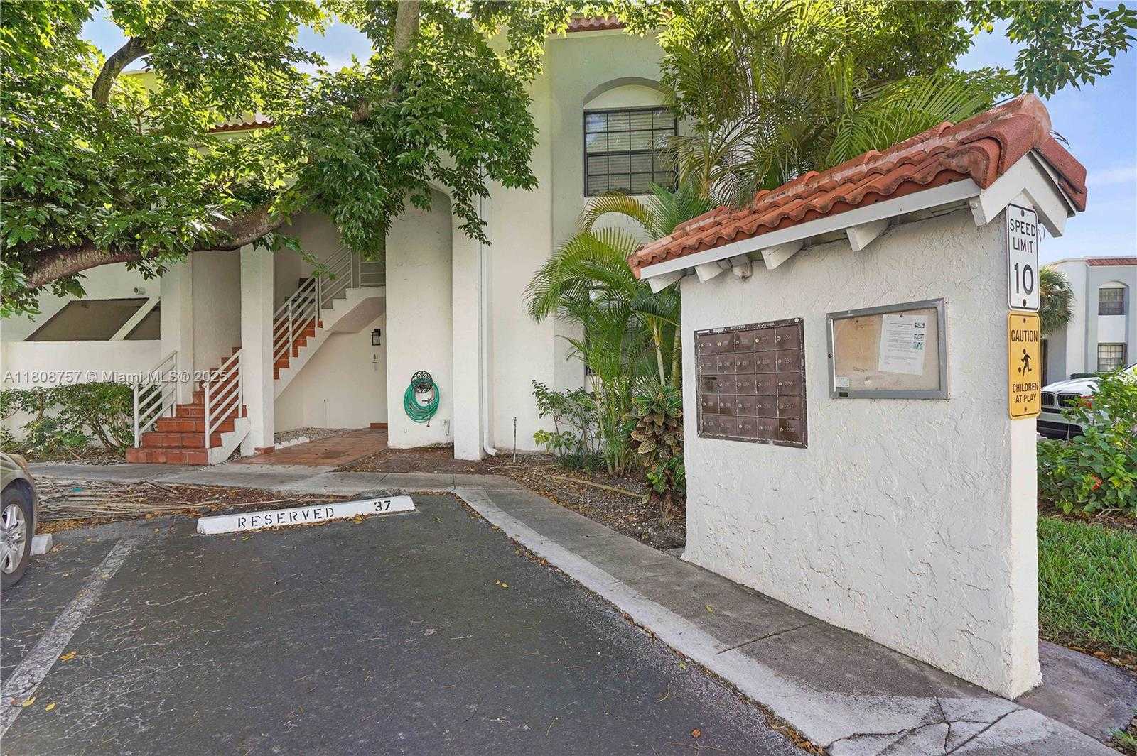 Small Image of 3570 MAGELLAN CIR #228-2, Aventura Number 4