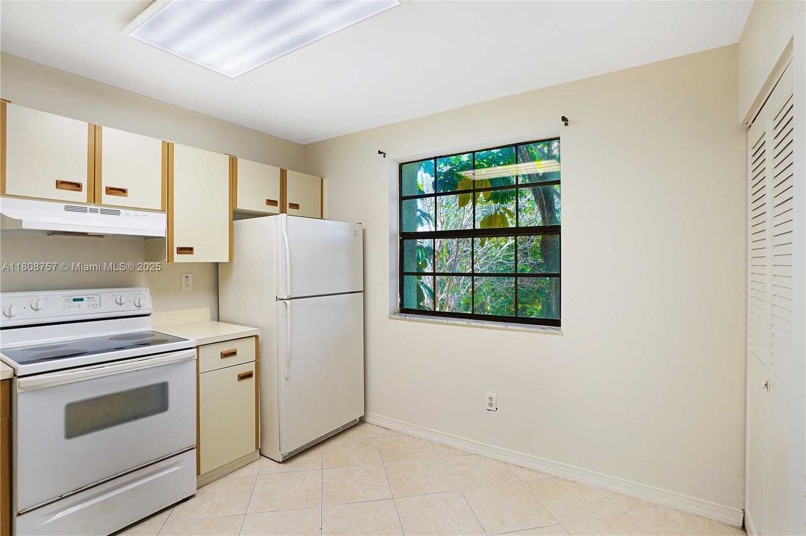 Small Image of 3570 MAGELLAN CIR #228-2, Aventura Number 9