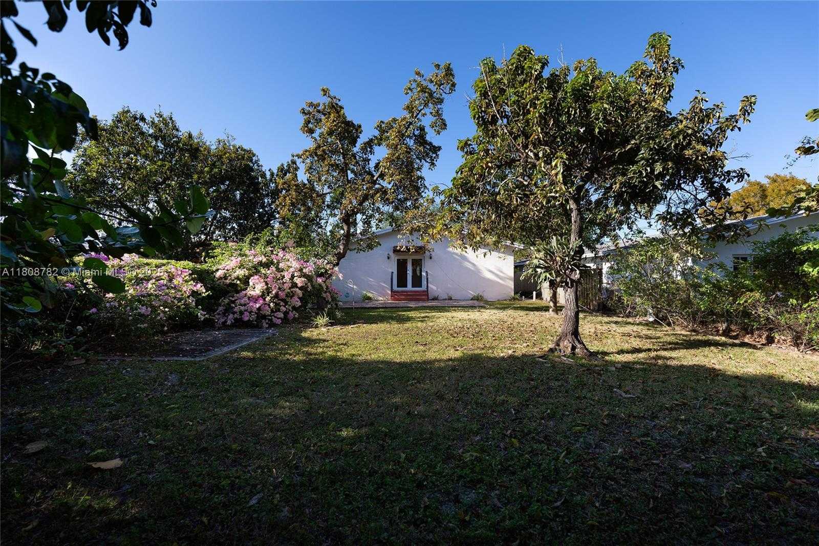 Small Image of 3958 SOUTH WEST 2 ST, Miami Number 14