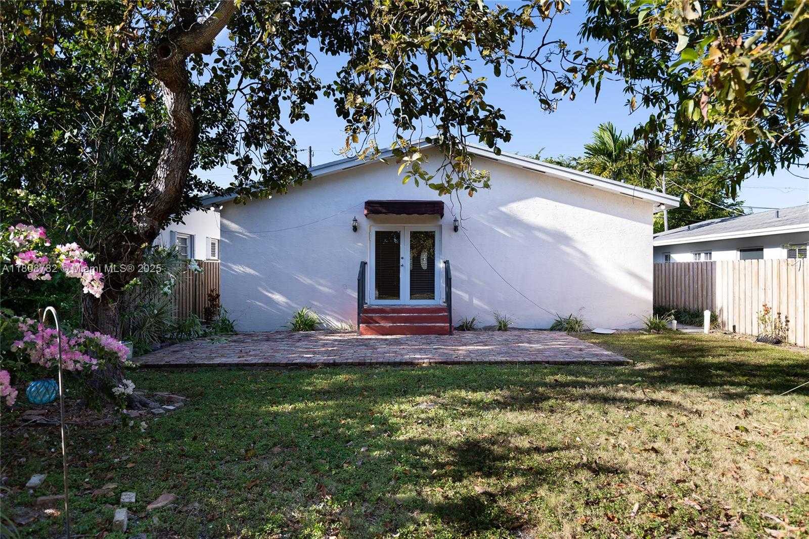 Small Image of 3958 SOUTH WEST 2 ST, Miami Number 15