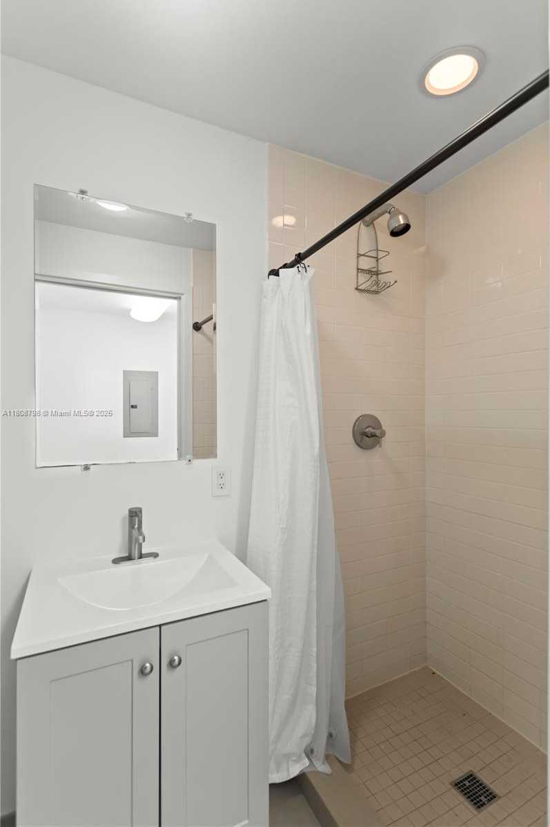 Small Image of 350 OCEAN DR #904N, Key Biscayne Number 12
