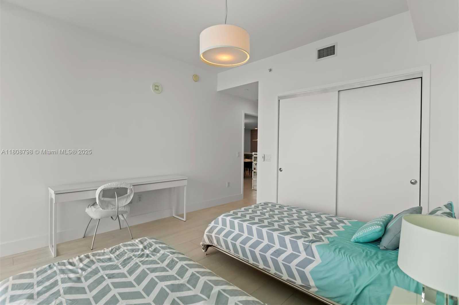 Small Image of 350 OCEAN DR #904N, Key Biscayne Number 55