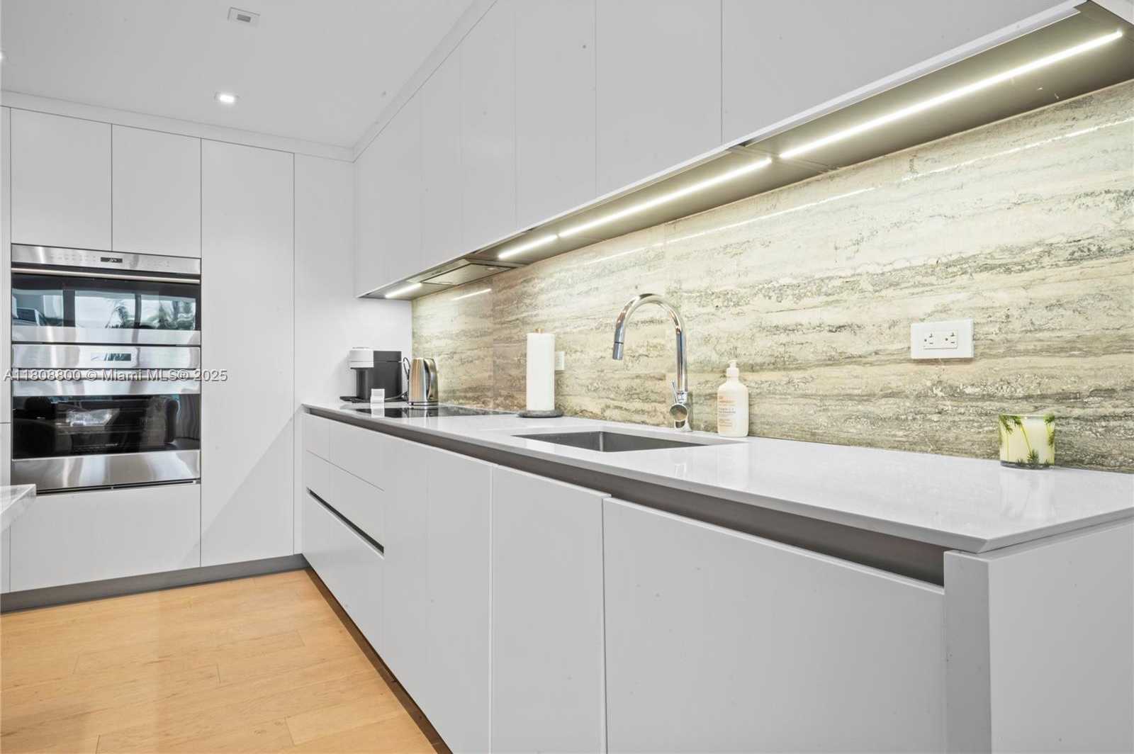 Small Image of 2301 COLLINS AVE #624, Miami Beach Number 7