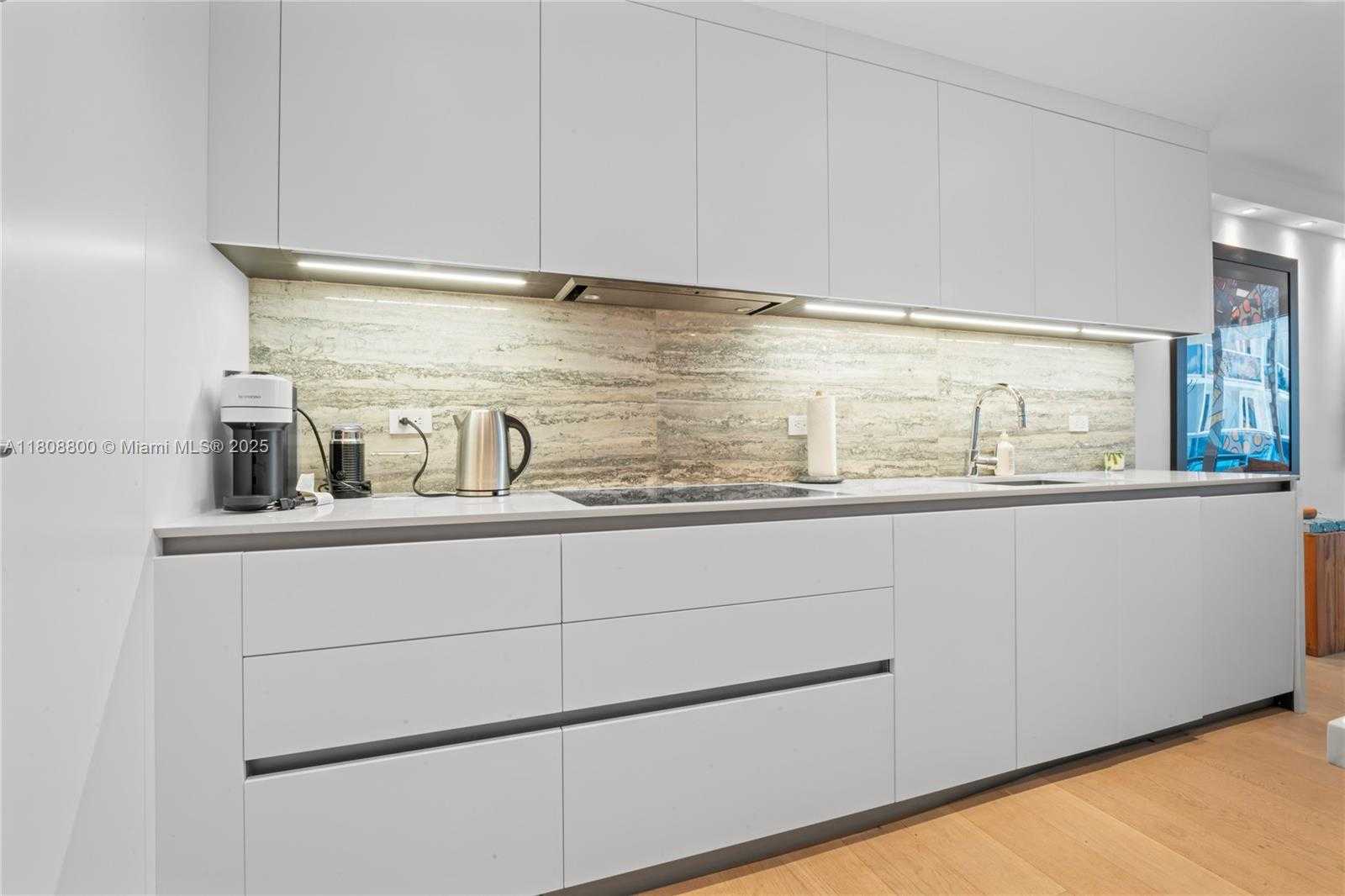 Small Image of 2301 COLLINS AVE #624, Miami Beach Number 8