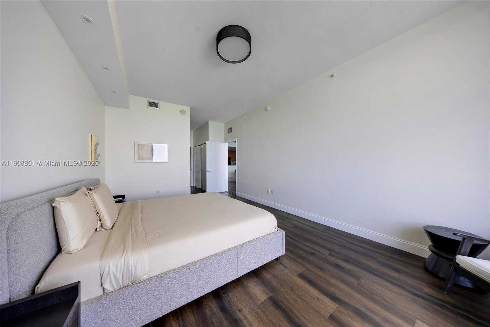 Small Image of 7901 HISPANOLA AVE #1605, North Bay Village Number 20