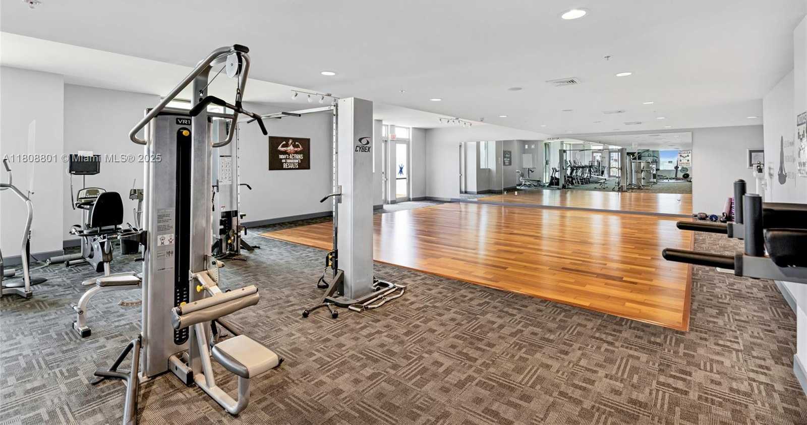 Small Image of 7901 HISPANOLA AVE #1605, North Bay Village Number 37
