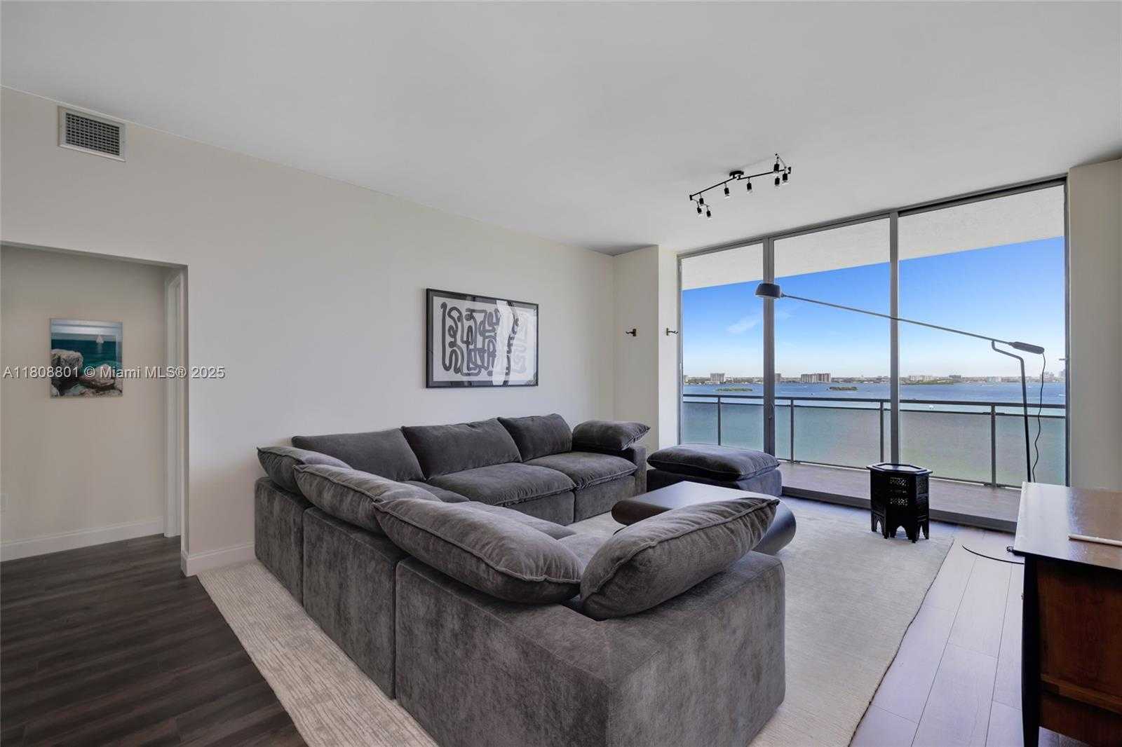 Small Image of 7901 HISPANOLA AVE #1605, North Bay Village Number 4