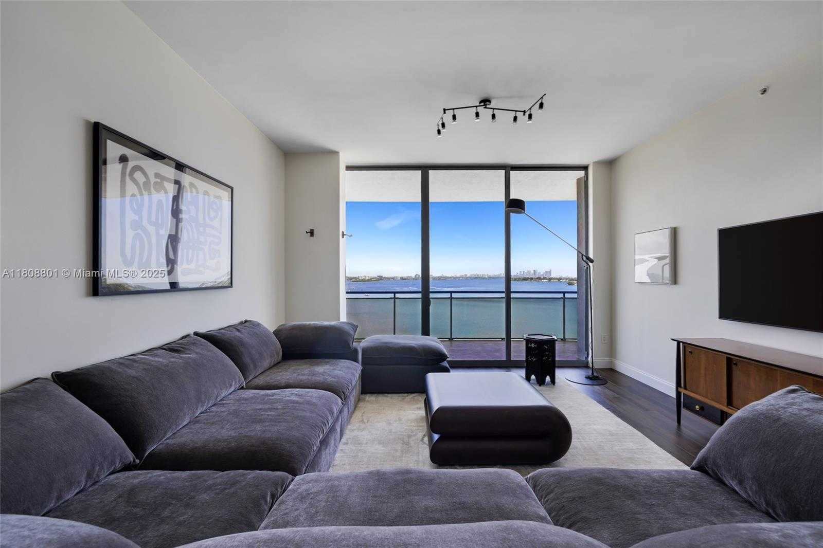 Small Image of 7901 HISPANOLA AVE #1605, North Bay Village Number 5