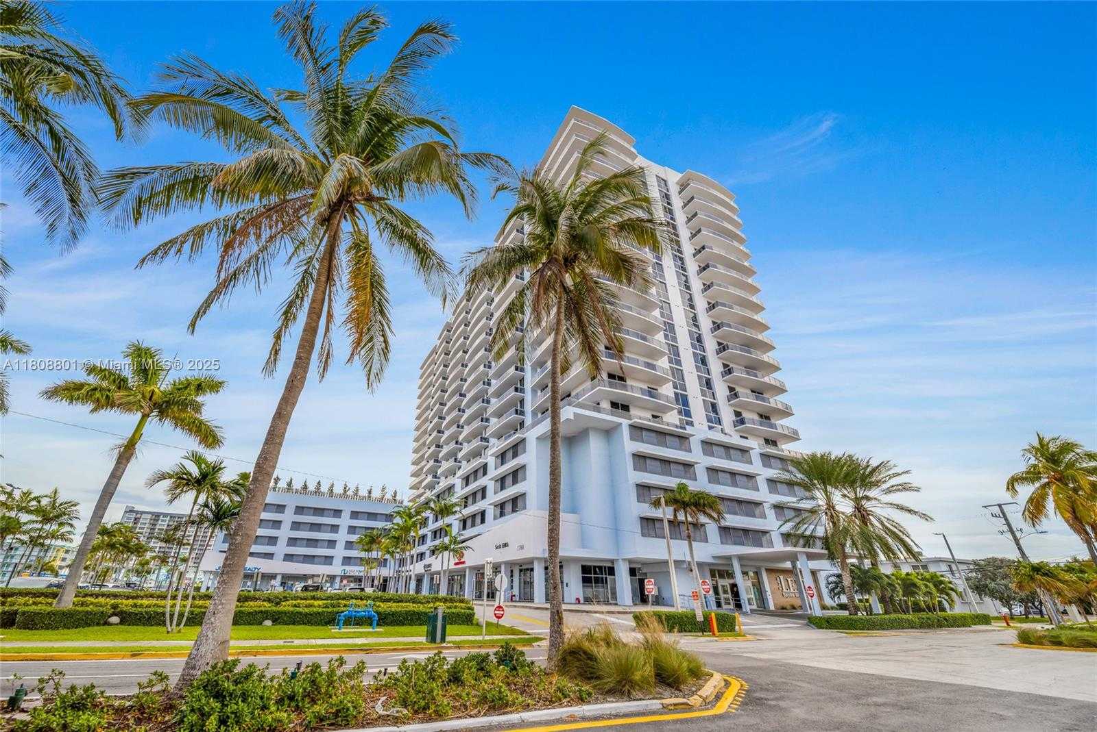 Small Image of 7901 HISPANOLA AVE #1605, North Bay Village Number 58