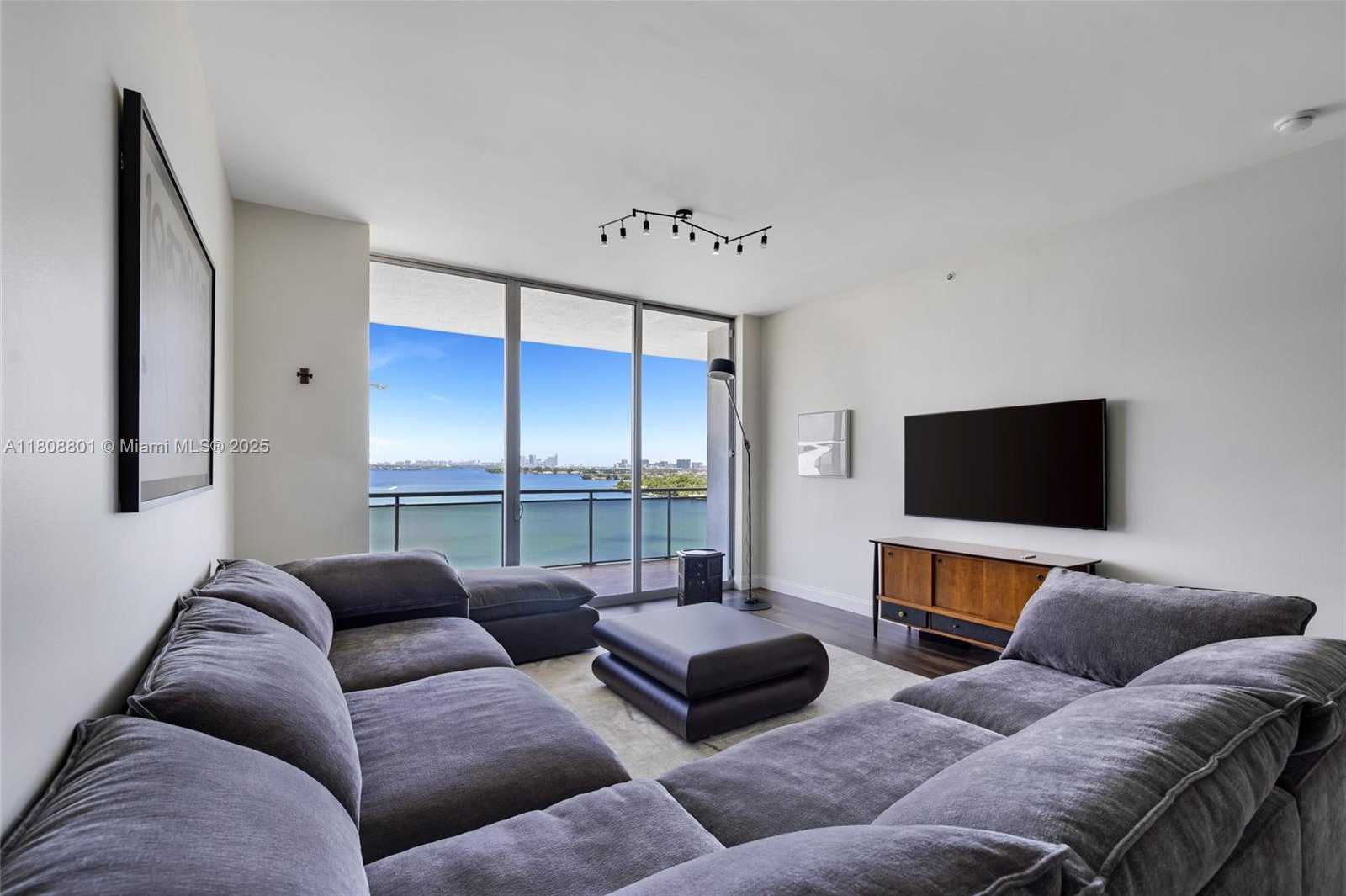 Small Image of 7901 HISPANOLA AVE #1605, North Bay Village Number 6
