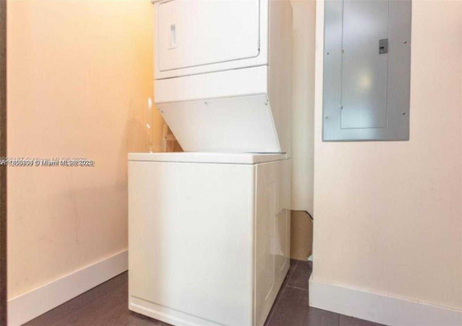 Small Image of 6000 COLLINS AVE #146, Miami Beach Number 14