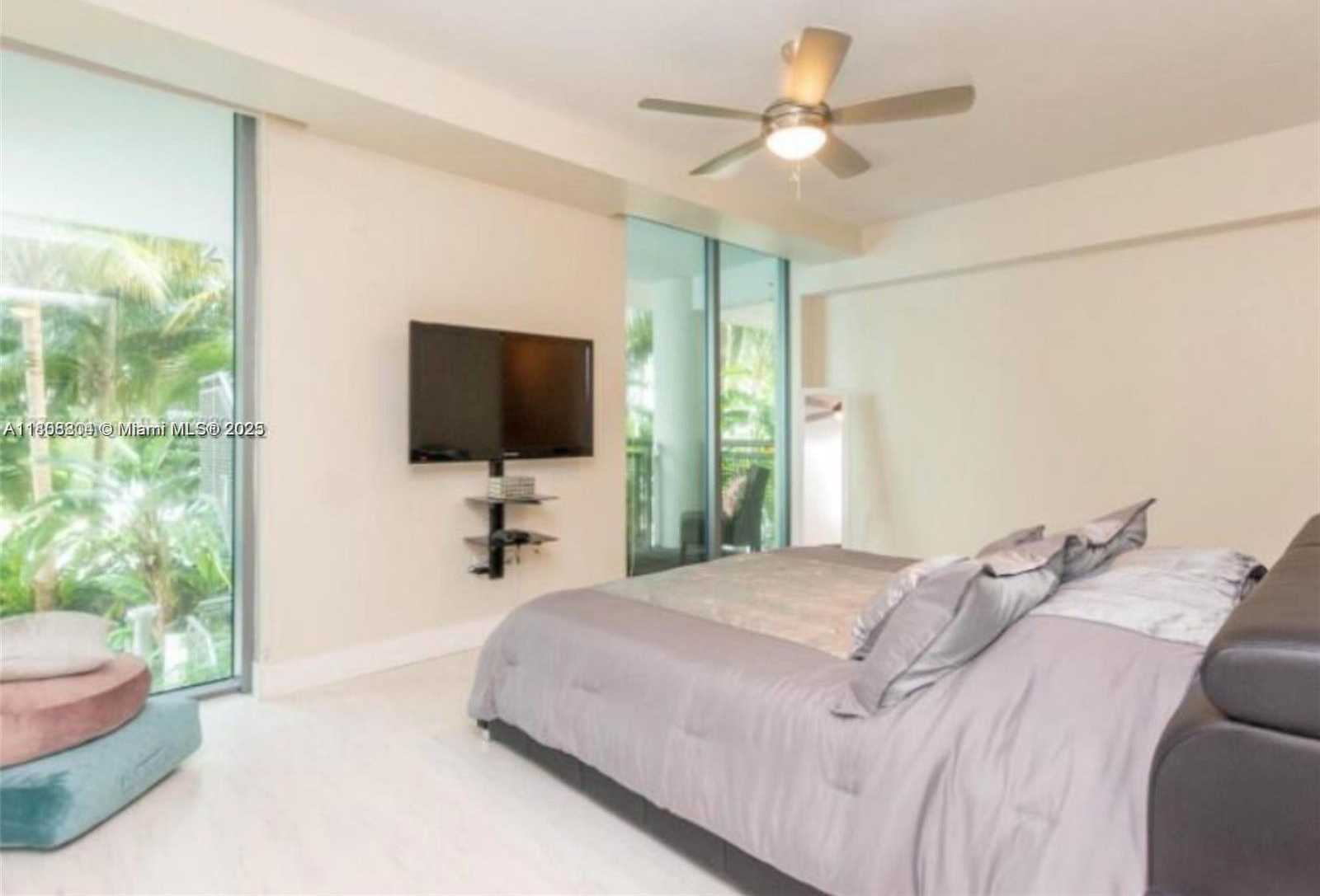 Small Image of 6000 COLLINS AVE #146, Miami Beach Number 4