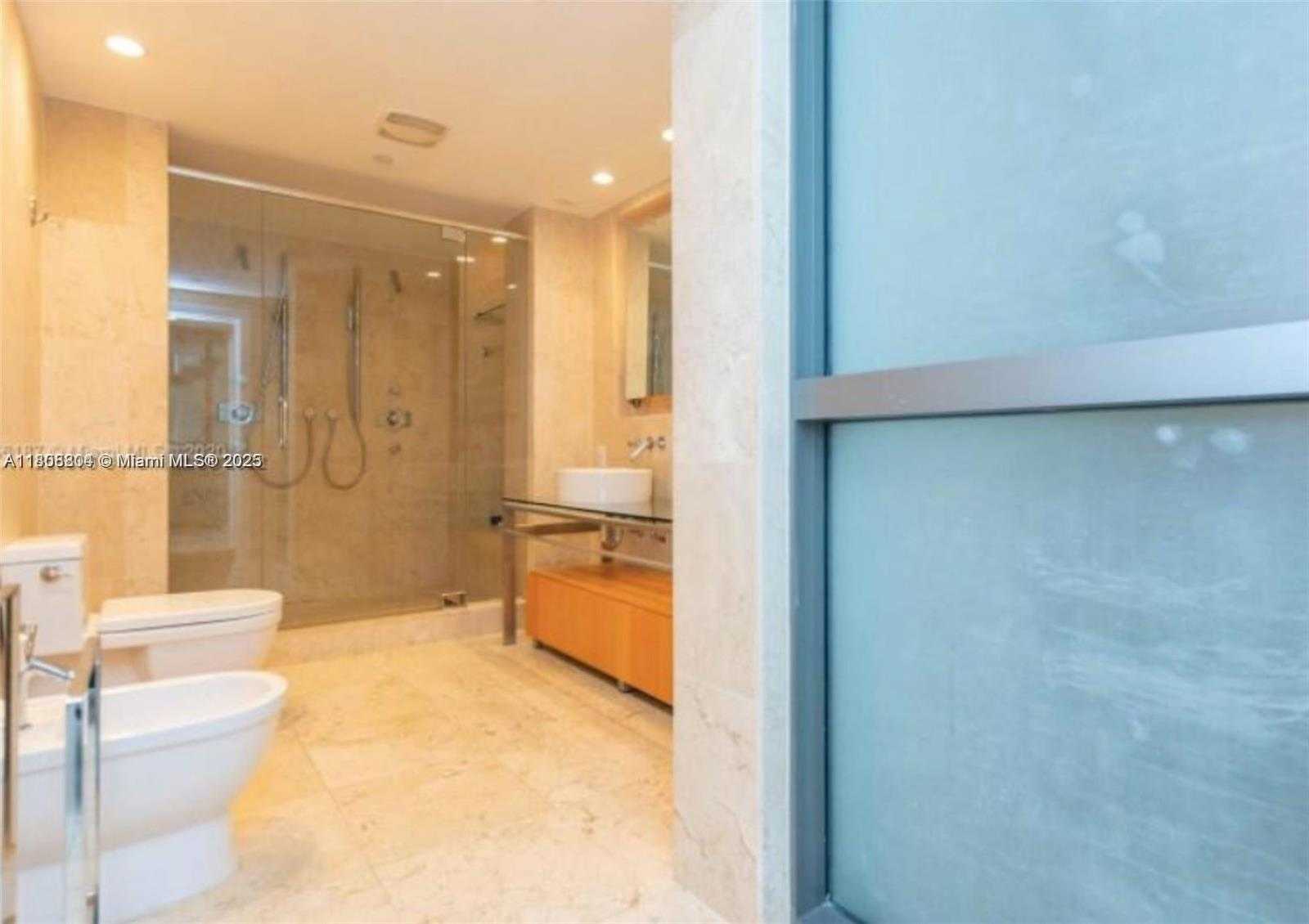 Small Image of 6000 COLLINS AVE #146, Miami Beach Number 5