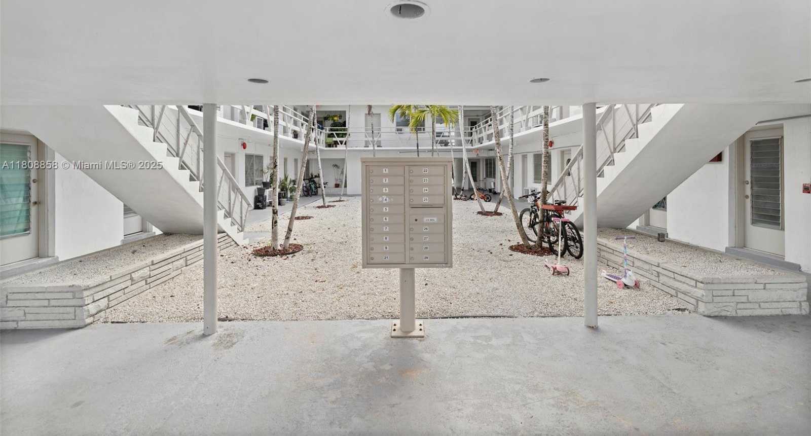 Small Image of 7311 GARY AVE #5, Miami Beach Number 2