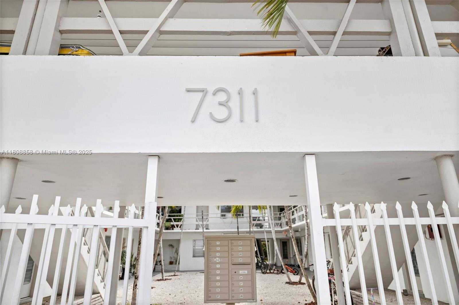 Small Image of 7311 GARY AVE #5, Miami Beach Number 3