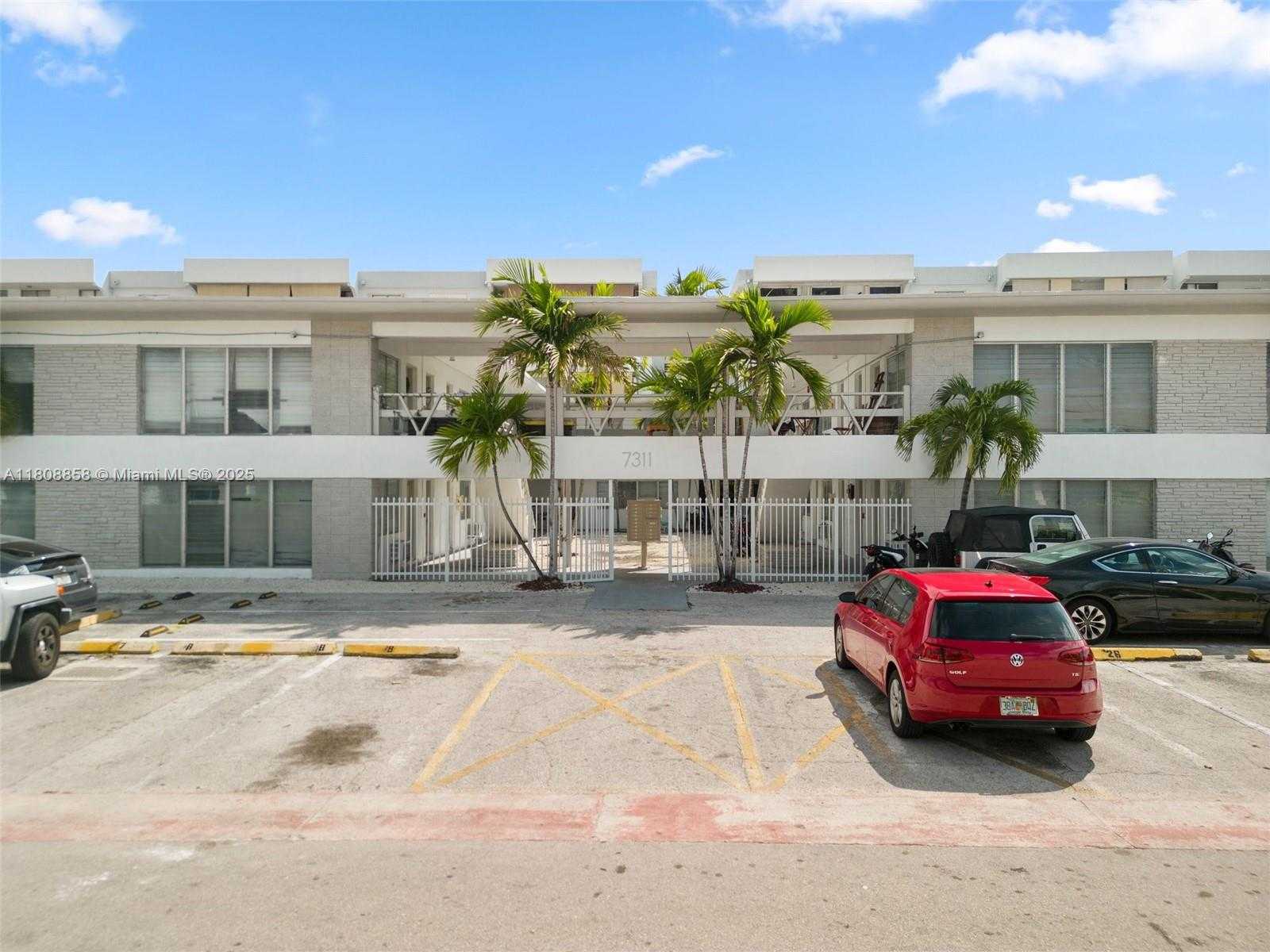 Small Image of 7311 GARY AVE #5, Miami Beach Number 4