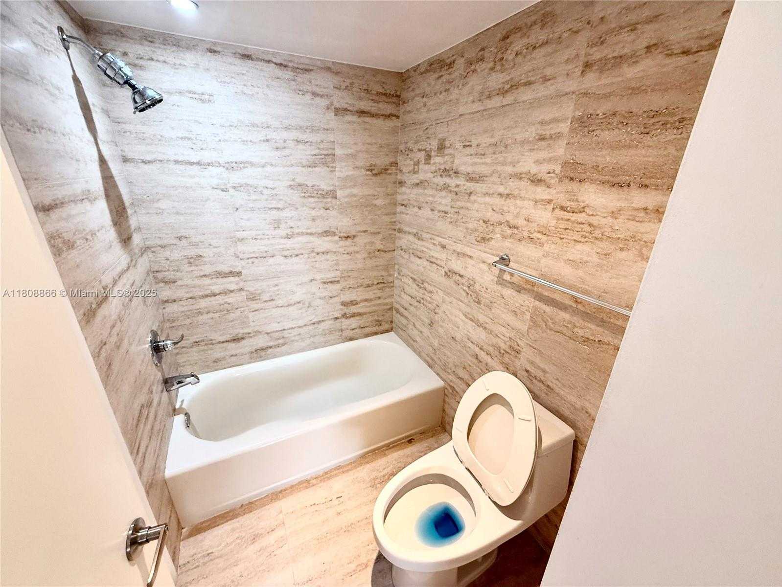 Small Image of 18071 BISCAYNE BLVD #1803, Aventura Number 14