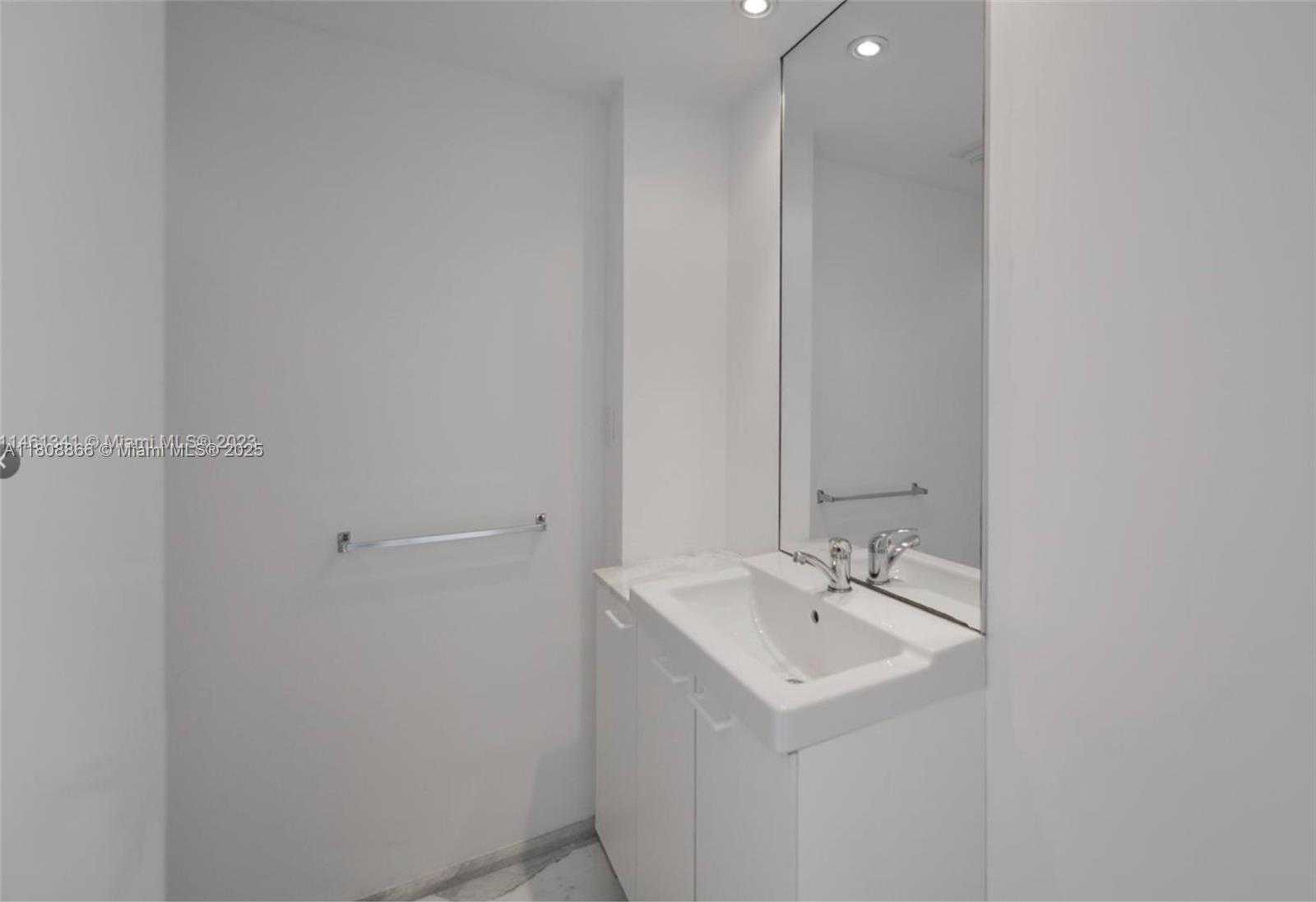 Small Image of 18071 BISCAYNE BLVD #1803, Aventura Number 7