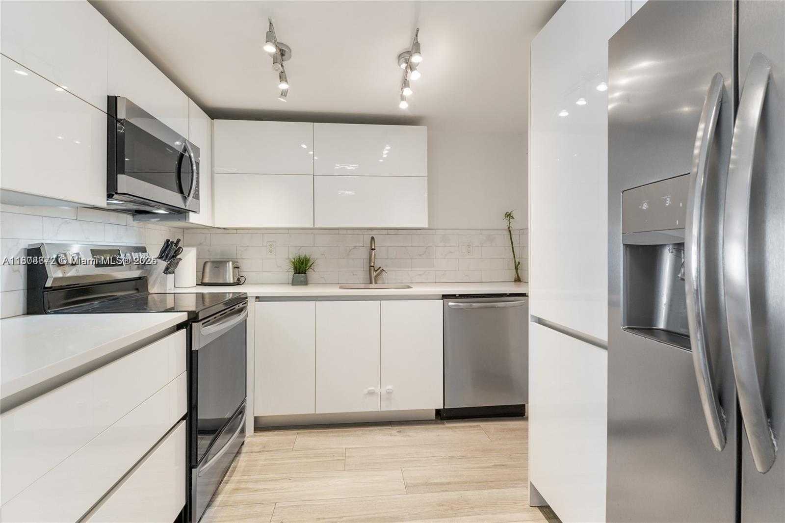 Small Image of 200 178TH DR #606, Sunny Isles Beach Number 4