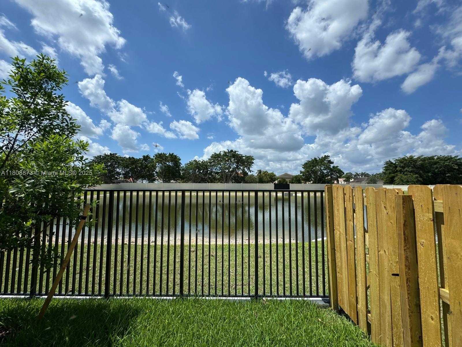 Small Image of 18418 SOUTH WEST 2ND ST, Pembroke Pines Number 13