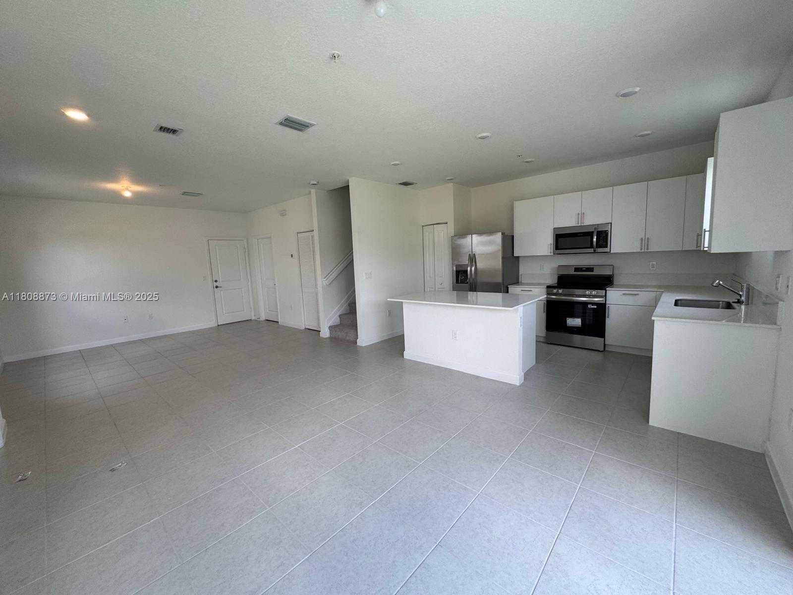 Small Image of 18418 SOUTH WEST 2ND ST, Pembroke Pines Number 7
