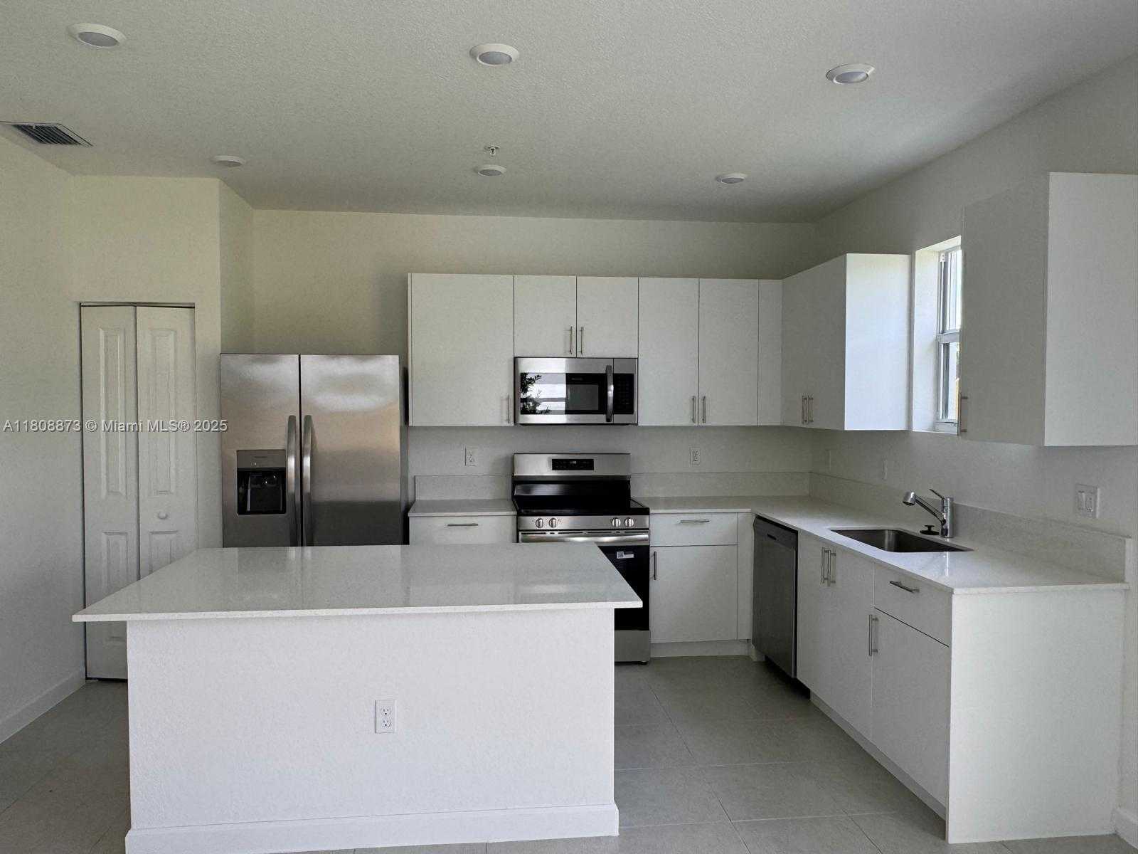 Small Image of 18418 SOUTH WEST 2ND ST, Pembroke Pines Number 8