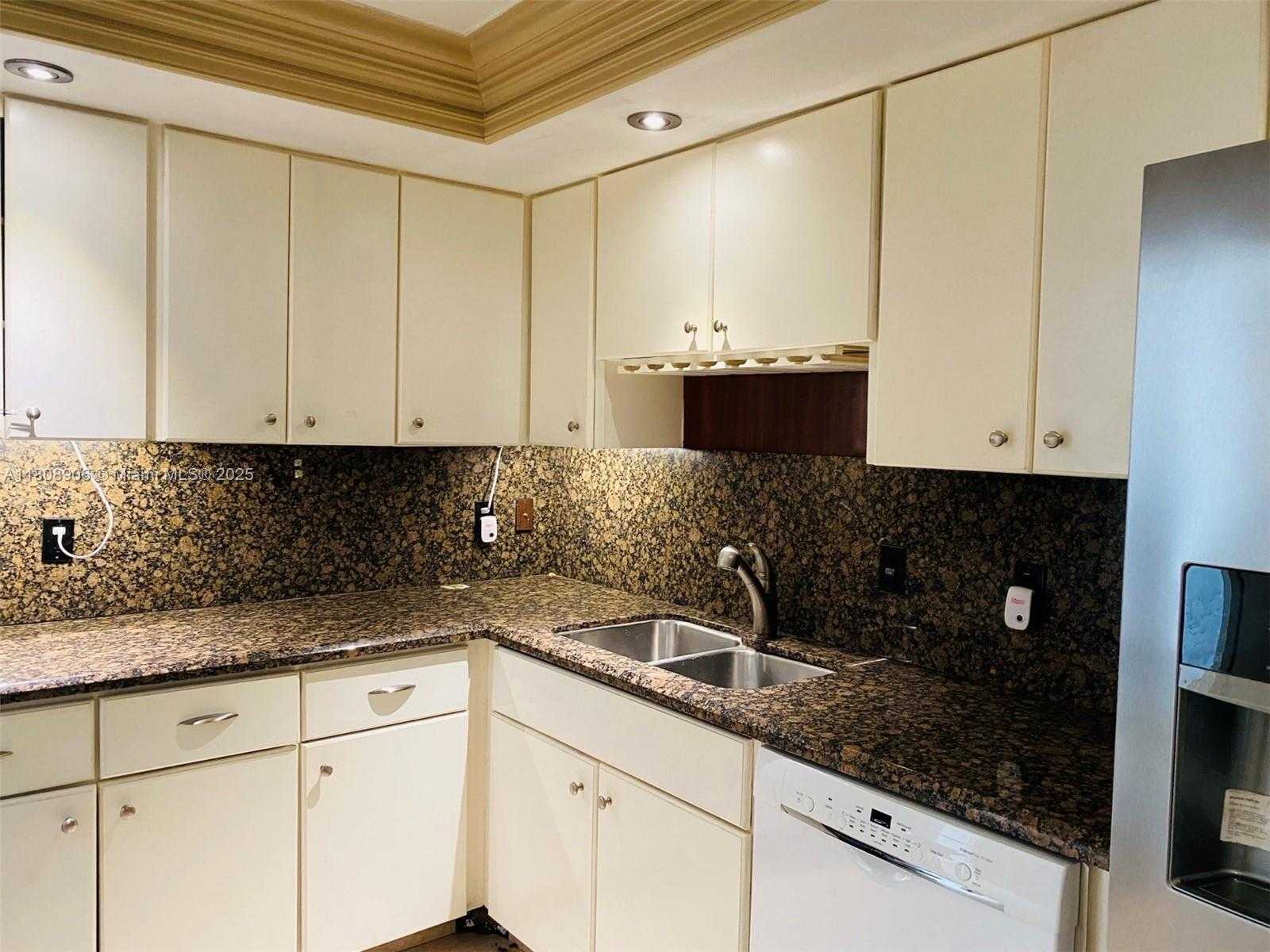 Small Image of 1351 NORTH EAST MIAMI GARDENS DR #1403E, Miami Number 3