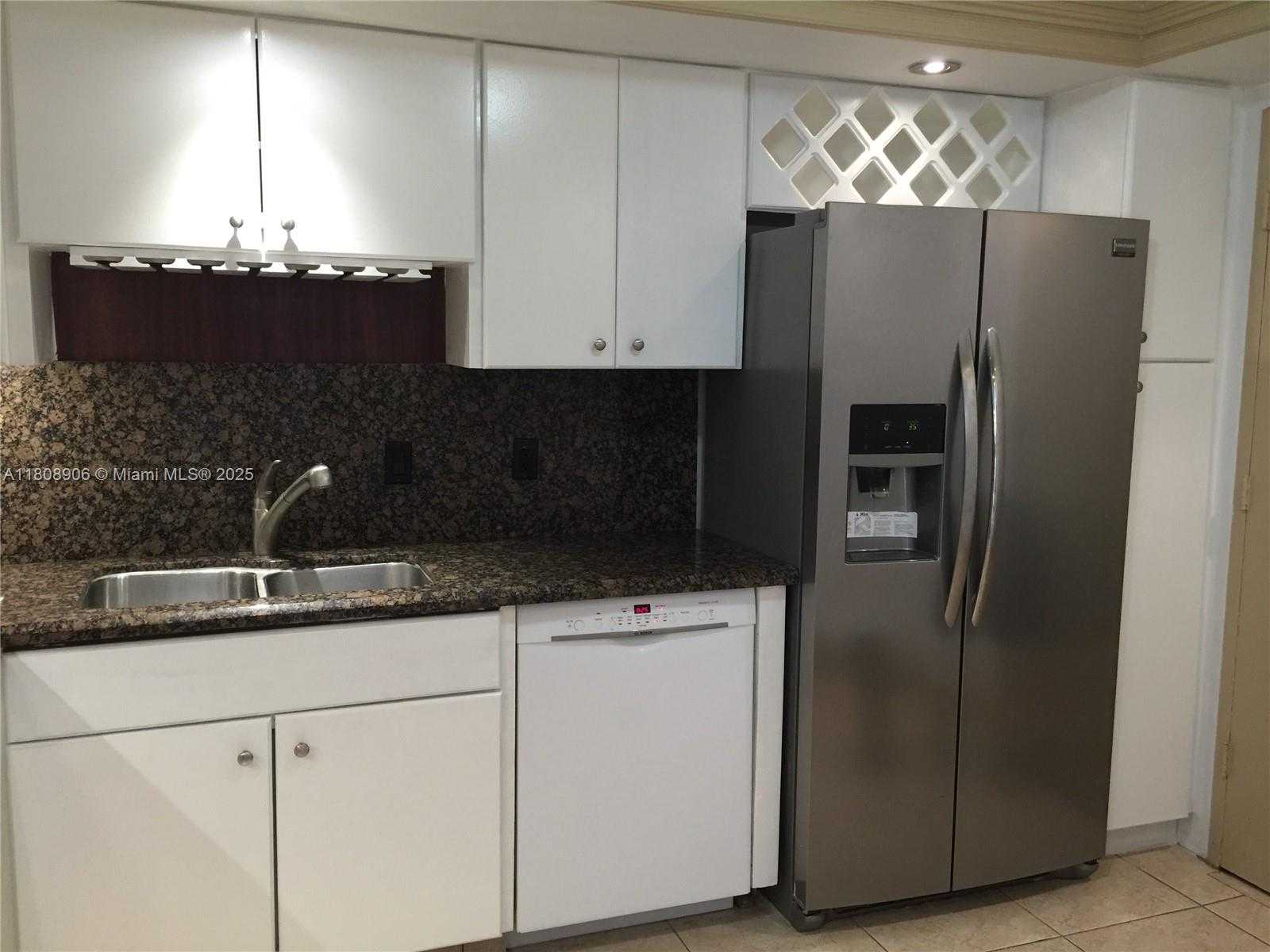 Small Image of 1351 NORTH EAST MIAMI GARDENS DR #1403E, Miami Number 4