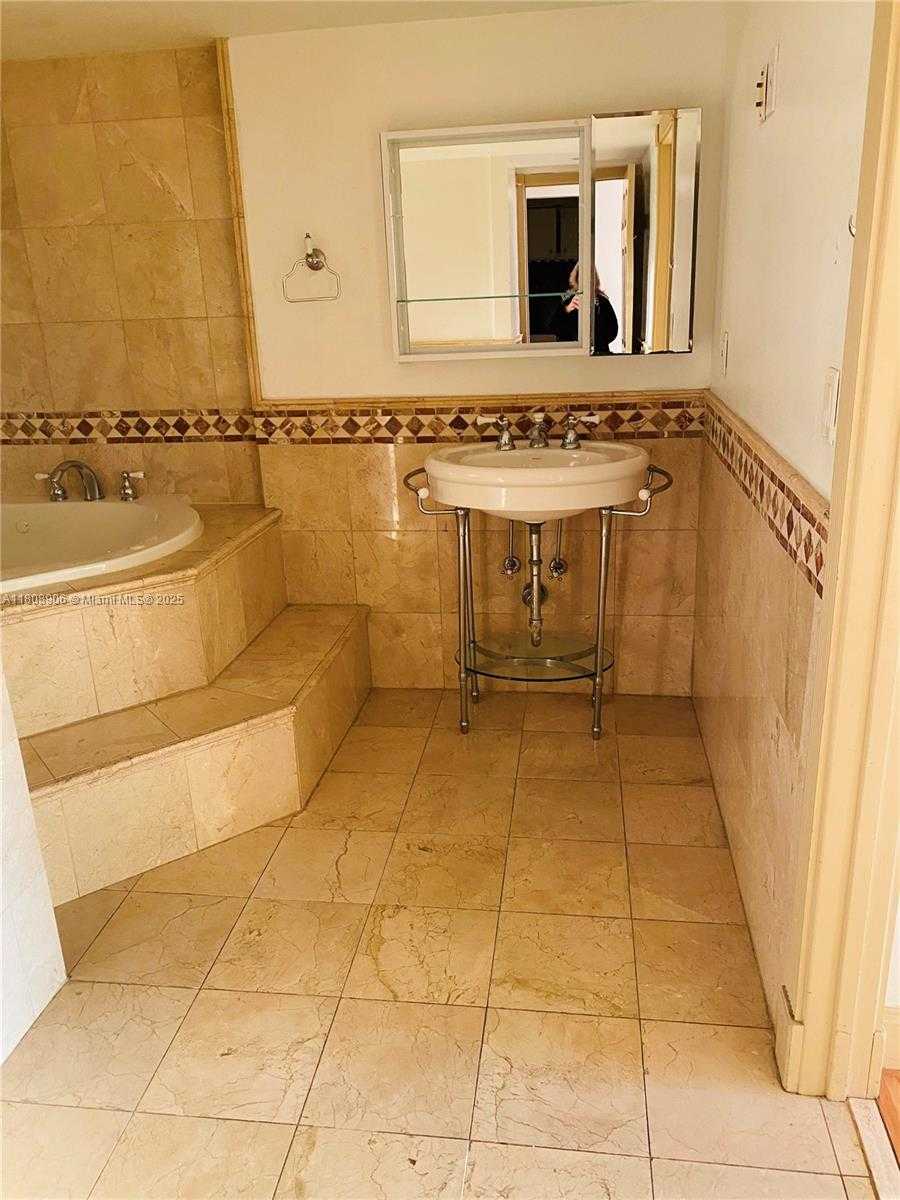 Small Image of 1351 NORTH EAST MIAMI GARDENS DR #1403E, Miami Number 7