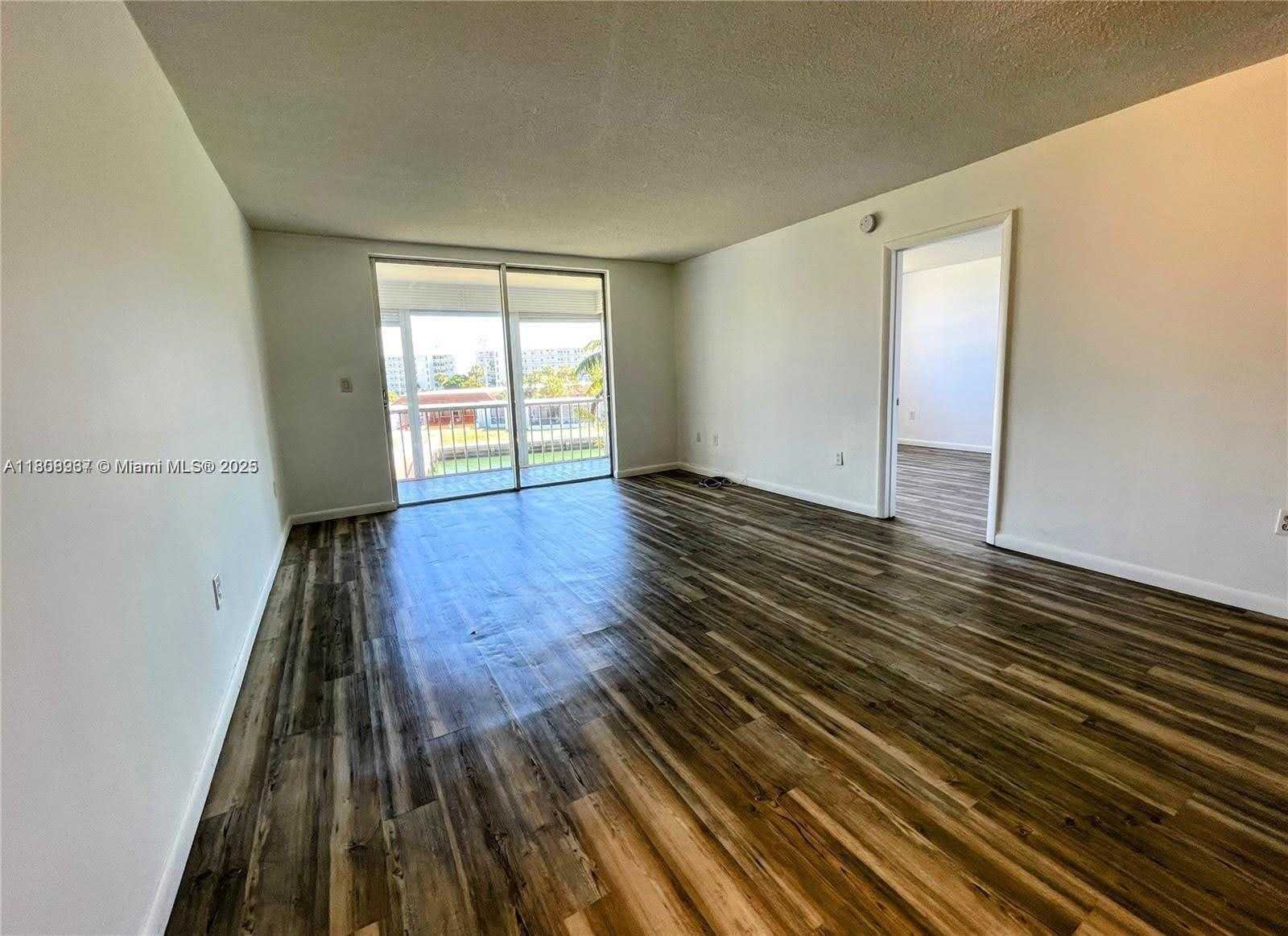 Small Image of 2859 LEONARD DR #G305, Aventura Number 4