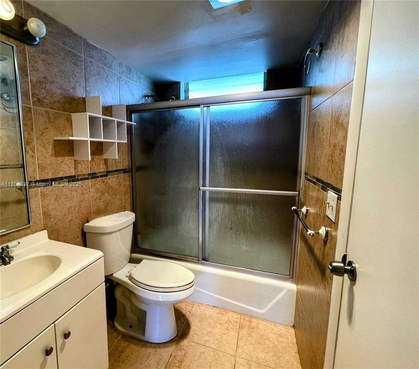 Small Image of 2859 LEONARD DR #G305, Aventura Number 6