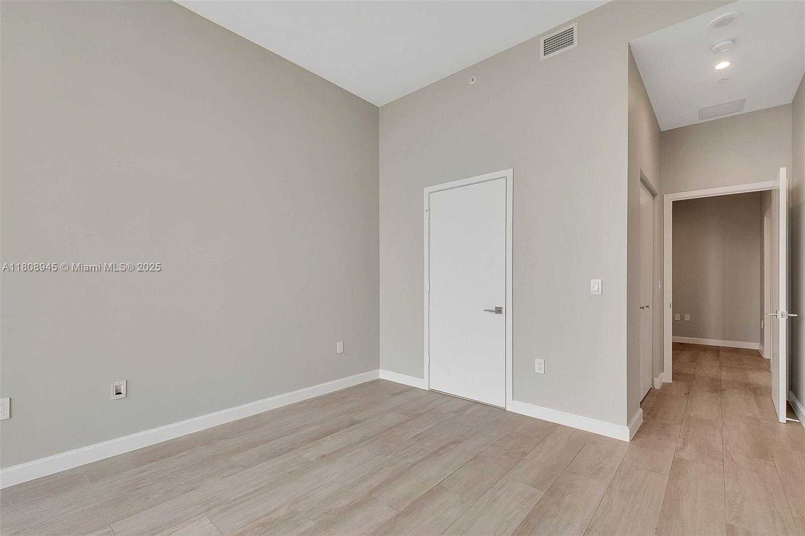 Small Image of 45 SOUTH WEST 9TH ST #4509, Miami Number 17