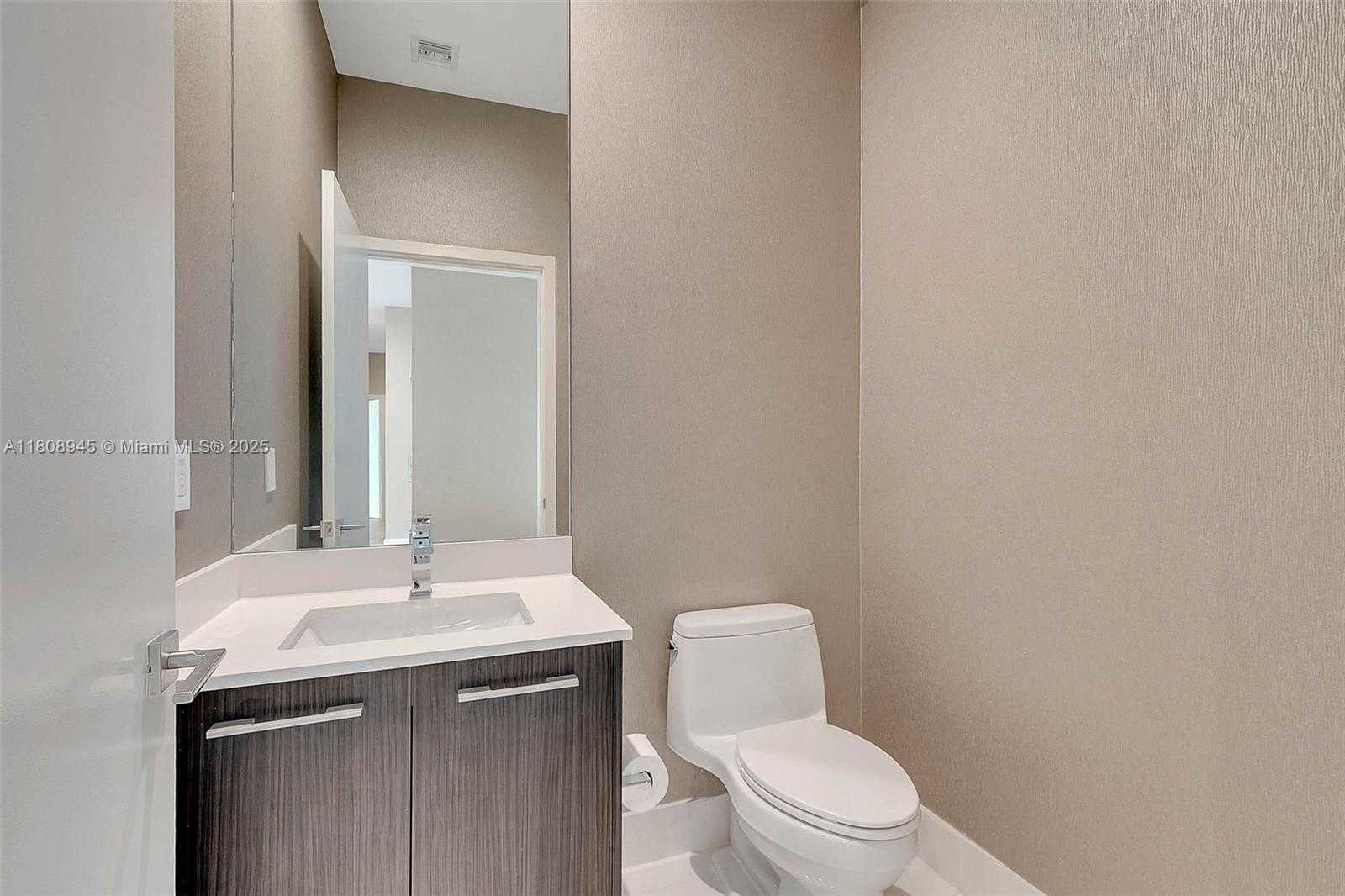 Small Image of 45 SOUTH WEST 9TH ST #4509, Miami Number 6