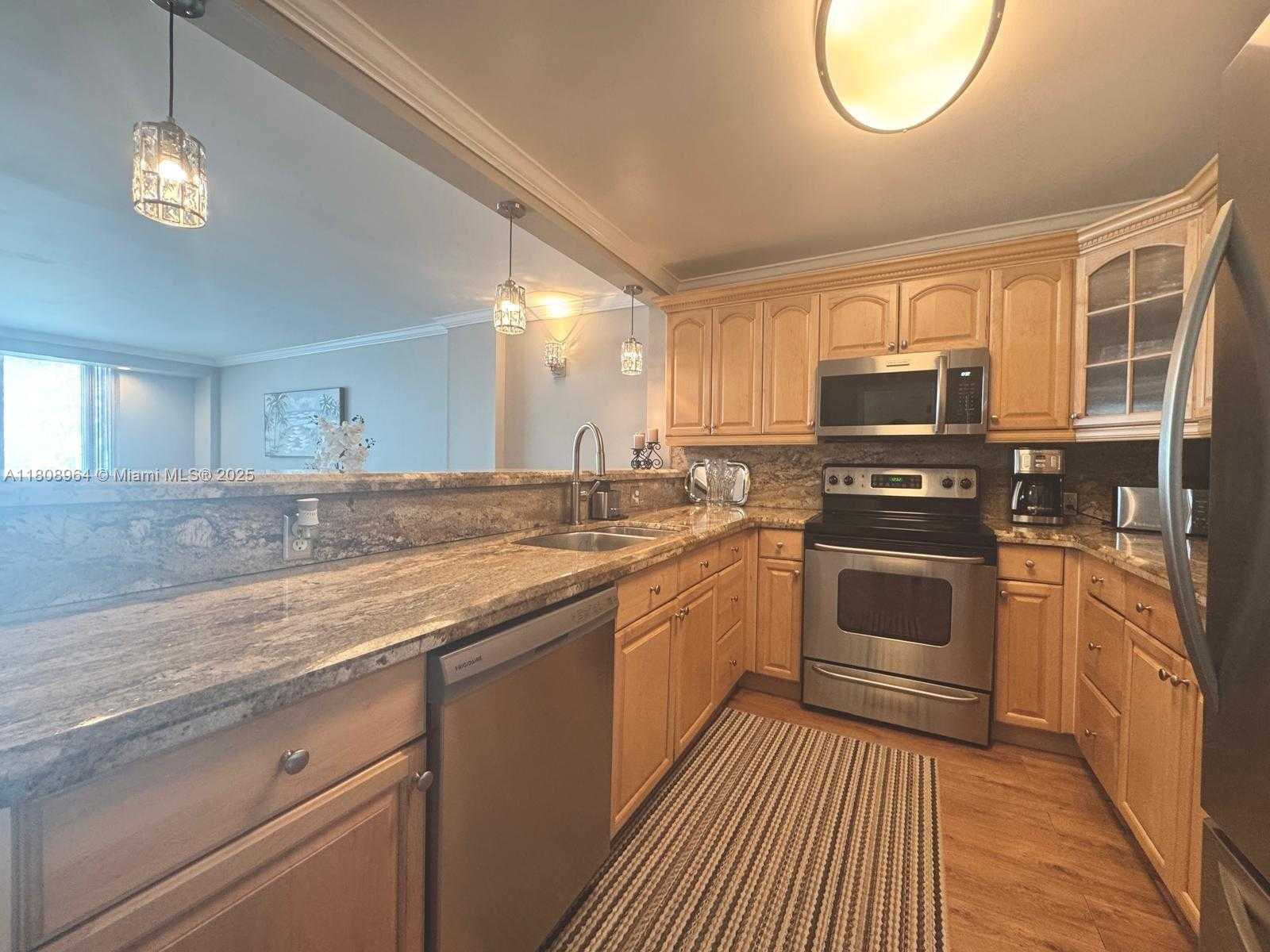 Small Image of 3800 SOUTH OCEAN DR #323, Hollywood Number 32
