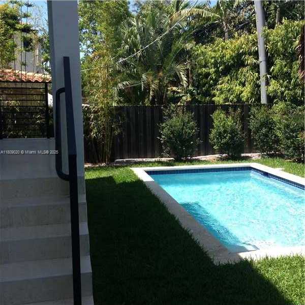 Small Image of 472 FERNWOOD DR #472, Key Biscayne Number 4