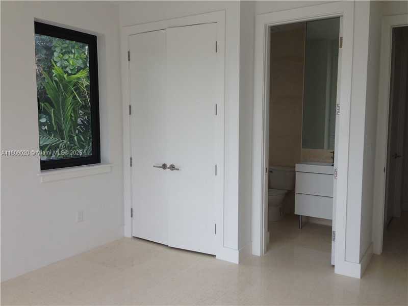Small Image of 472 FERNWOOD DR #472, Key Biscayne Number 5