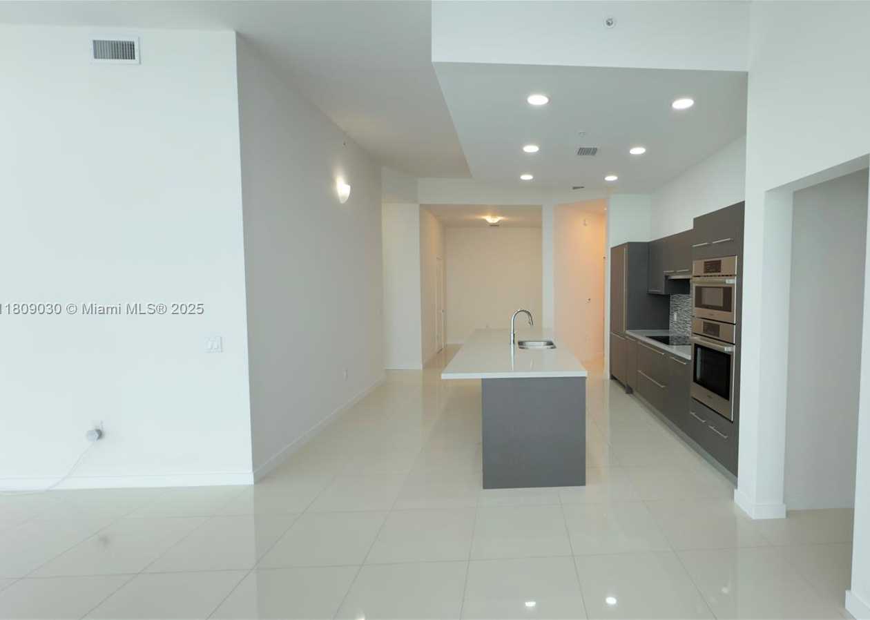 Small Image of 7825 NORTH WEST 107TH AVE #811, Doral Number 21